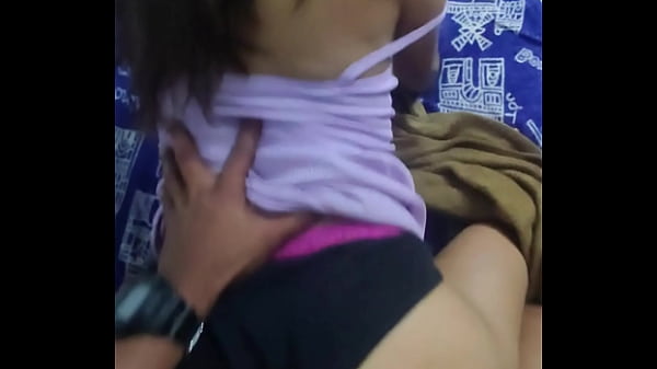 Play MP4 - Jovencita petite pierde apuesta contra su mejor amigo y el reto es cojer sin condon antes que su esposo llegue a casa