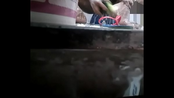 Play MP4 - Bhabhi Bathing while devar making video