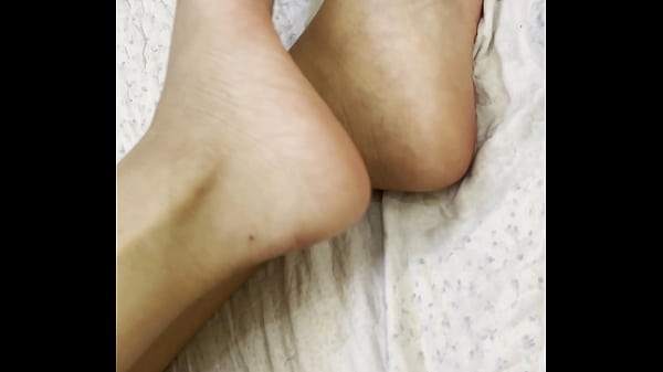 Nonton Arab Hijab Girl In Niqab Teases Her Cute Feet And Soft Soles thumbnail