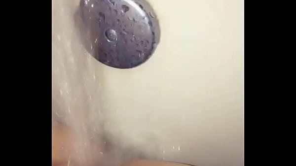 SydneyDivine in shower 