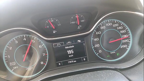 Chevrolet Cruze Turbo socando a mandioca no VW Jetta 