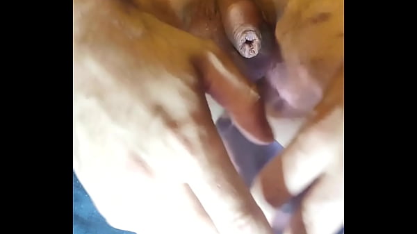 Spunlnix1991 pushing in the morning plug 