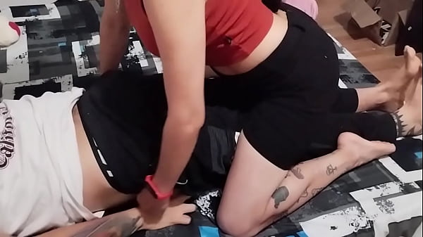 Con esta rica mamada despedimos el a&ntilde;o mi hermanastra y yo 