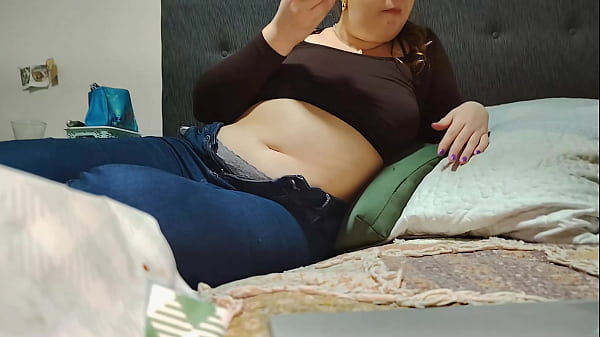 Nicole devours a Big PizzaHappy Belly preview