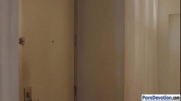 Nonton Juicy Milf Dana Dearmond Gets Pounded thumbnail