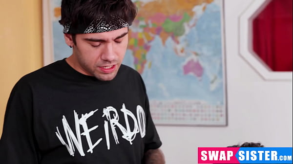 Nonton Teens Getting Fucked By Each Other's Stepbrothers - Swapsister thumbnail