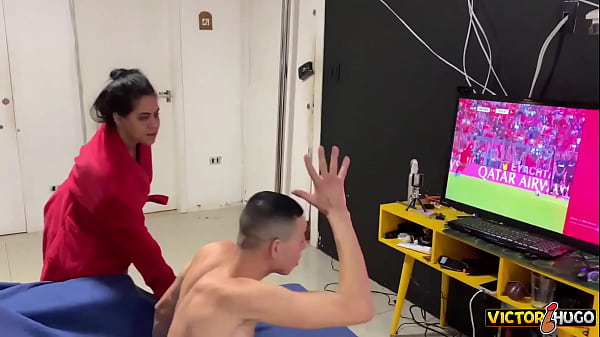 Play MP4 - Assistindo O Jogo E Fodendo Minha Mulher