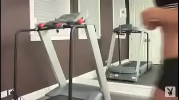 Nonton Brunette Working Out While Naked thumbnail