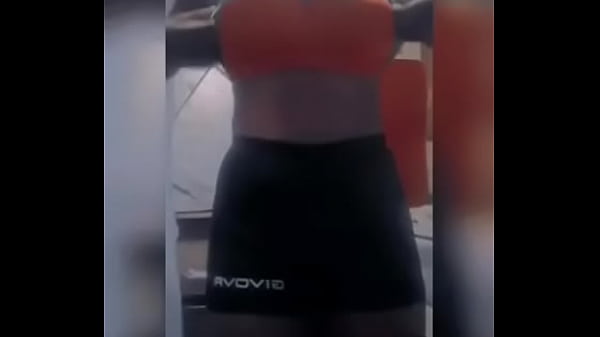 Su Pareja Mientras Est&aacute; Sala Se Toca thumbnail