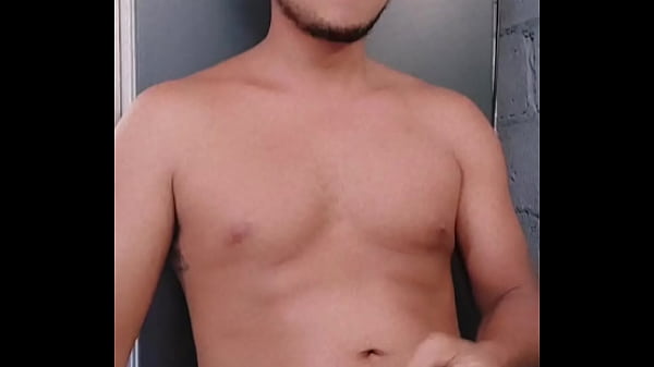 Play MP4 - Joven De 22 a&ntilde;os Se Masturba Hasta que Sale Leche De su Polla