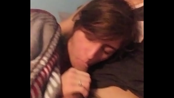 Play MP4 - Amateur girlfriend sucks dick for first on camera