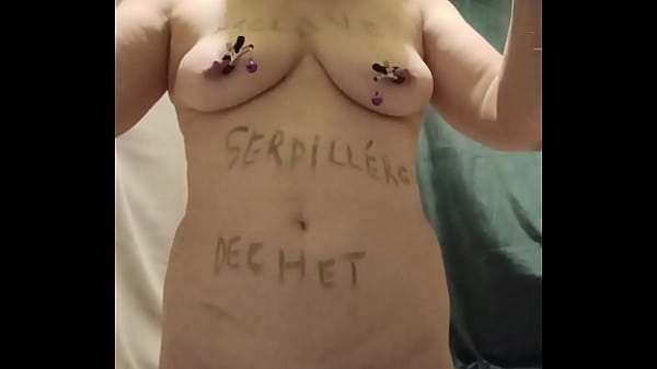 2025 11 17 esclave f humiliee autoseance uro et coups de ceinture 