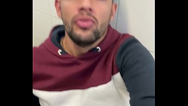 Fudendo No Banheiro Da Academia thumbnail
