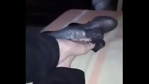 Mis Sexys Pies Quieren Un Pene Para Tocar thumbnail