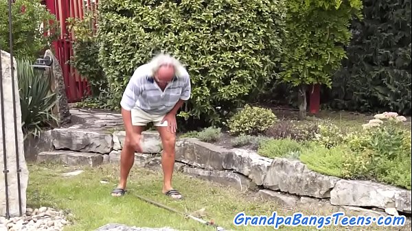 Beautiful teen shavedpussy fucked by oldman 