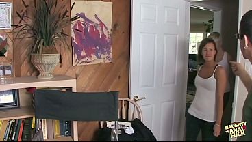 Nonton An Attractive Brunette Named Eve Engages In Deep Oral Sex And Experiences Anal Penetration. thumbnail