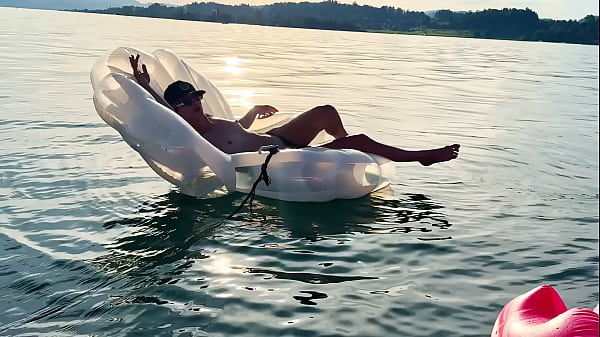 Nonton Golden Shower In The Golden Hour thumbnail