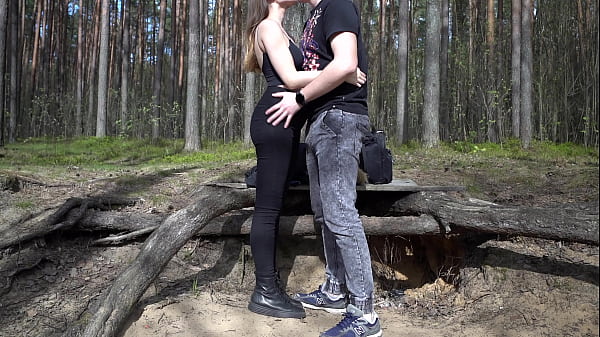 Nonton Pretty Brunette Sucking Cock And Rimming Guy's Ass Outdoors thumbnail