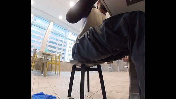 Play MP4 - Public jerkoff