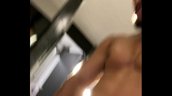 Play MP4 - CUARTO SADOMASOQUISTA FETICHISTA CON AMIGO HETERO CURIOSO POR PINGA VENOSA PARTE 1