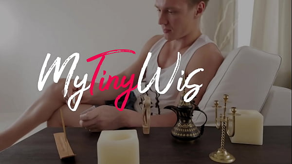 Nonton After Getting Her Pussy Polished By His Tongue, Kamila Gets Fucked With Legs Spread thumbnail