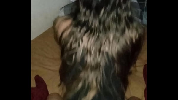 Play MP4 - Jovencita latina delgada&comma; se va a escondidas a la casa de su mejor amigo SEXO DURO EN CUATRO