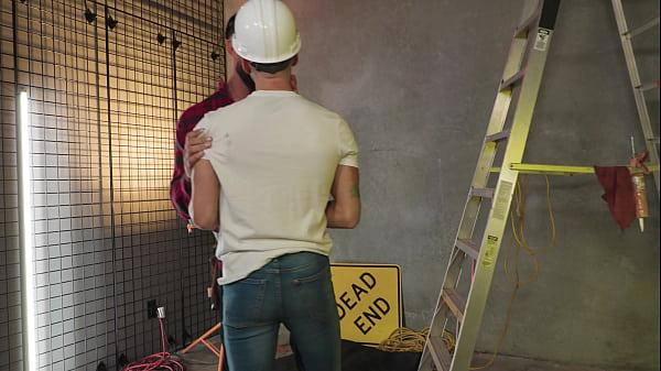 Play MP4 - Sexy Hunk Construction Worker Drills Twink On Site - Kyle Brant&comma; Alpha Wolfe - NextDoorRaw