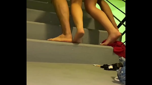 Play MP4 - Encontre a mi vecino en el ascensor e hice q me coja en la escalera de incendios&period;&period;&period;&period; link en el video