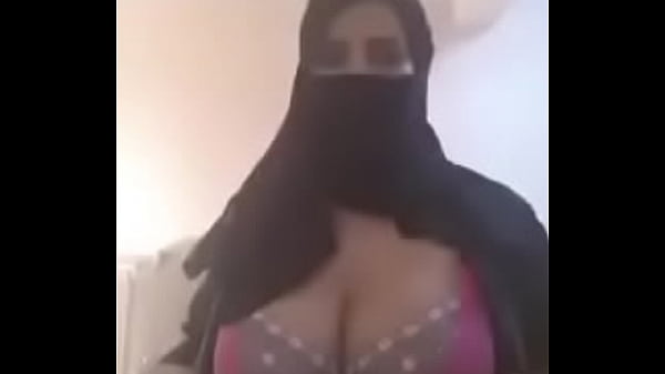 Play MP4 - Arab Girl Showing Boobs on Webcam