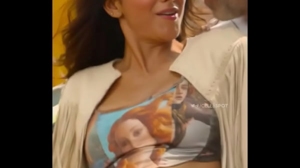 Mrinal Thakur and Akshay kumar hot video