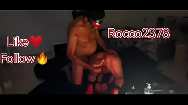 Marito sodomizza la moglie_frustandola