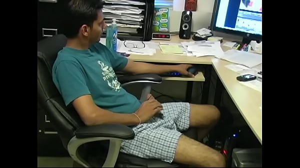 Indian Dude Wants A Blowjob thumbnail