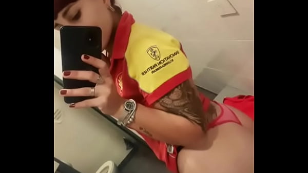 Bailando para que se te pare la verga 