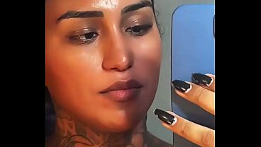 Nonton Karol Se Maquiando thumbnail