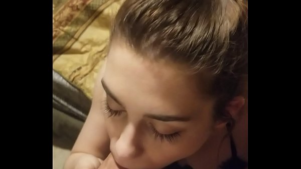 Play MP4 - Cute teen deepthoat blowjob