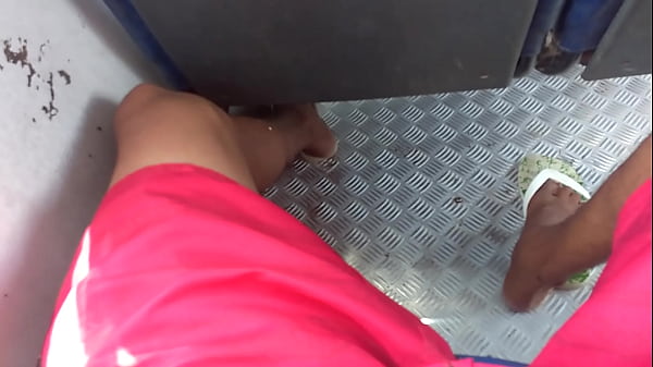 Mostrando meu pau no onibus 