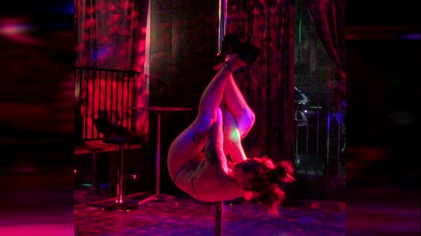 Manic moxxi shows you her pole dancing