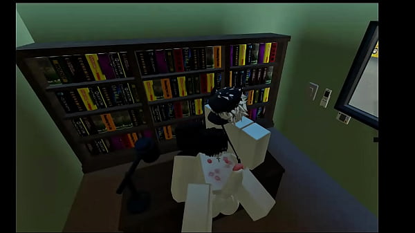 Nerd es cogido por su Compa&ntilde;ero de clase en la sala de espera del director 