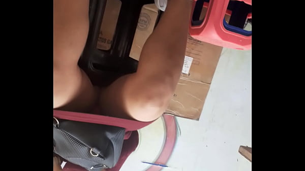 Play MP4 - Bajo la faldita