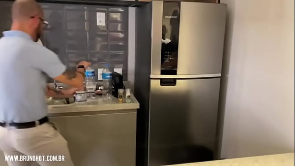 Passageiro n&atilde;o tem dinheiro e pagar taxista com sexo. 