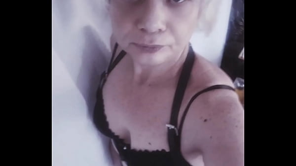 Nonton En Manque De Bite Tu Me Pr&ecirc;te La Tienne thumbnail