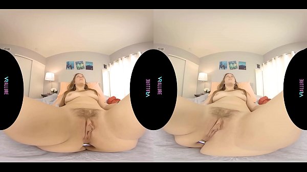 Play MP4 - VRALLURE Febby Likes To Show Off Her Curves&excl;