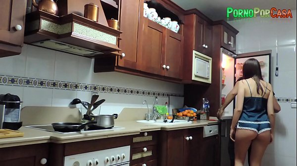 Play MP4 - Sex between the kitchen stoves with the busty brunette