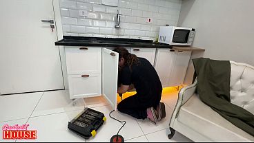 Doeu! Mas Essa Jovem Casada, De C&uacute; Apertado, Fez Sexo Anal O Marceneiro thumbnail