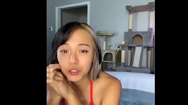 Nonton Mujer Con Un Bonito Bikini Rojo thumbnail