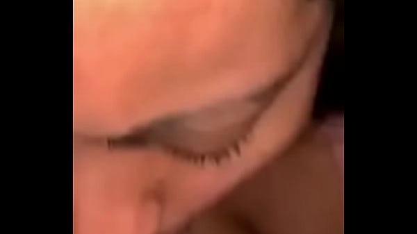 Rika_chupada_de mi esposa toda una experta Catracha