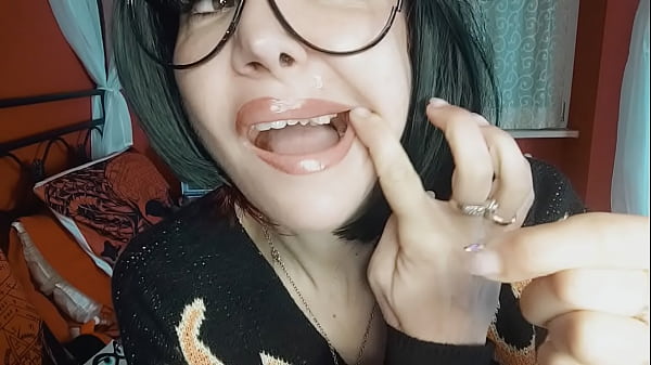 The the giantess uses you in place of her missing tooth and