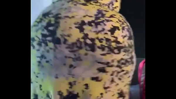 Watch me shake my big booty 