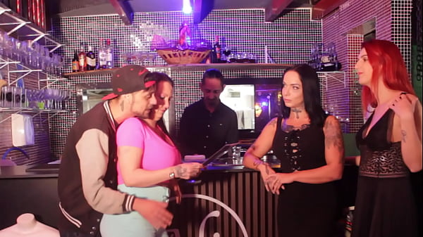 Play MP4 - Caindo na tenta&ccedil;&atilde;o do glory hole