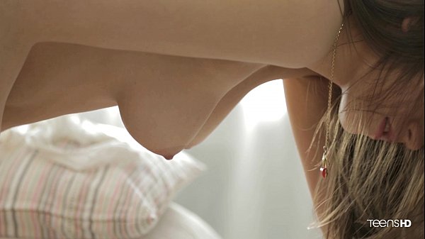 Sweet beauty Nika plays with her pink_pussy